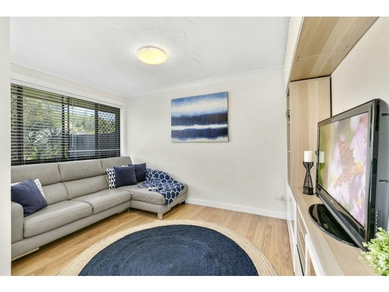 16 Pipit Parade, Burleigh Waters QLD 4220