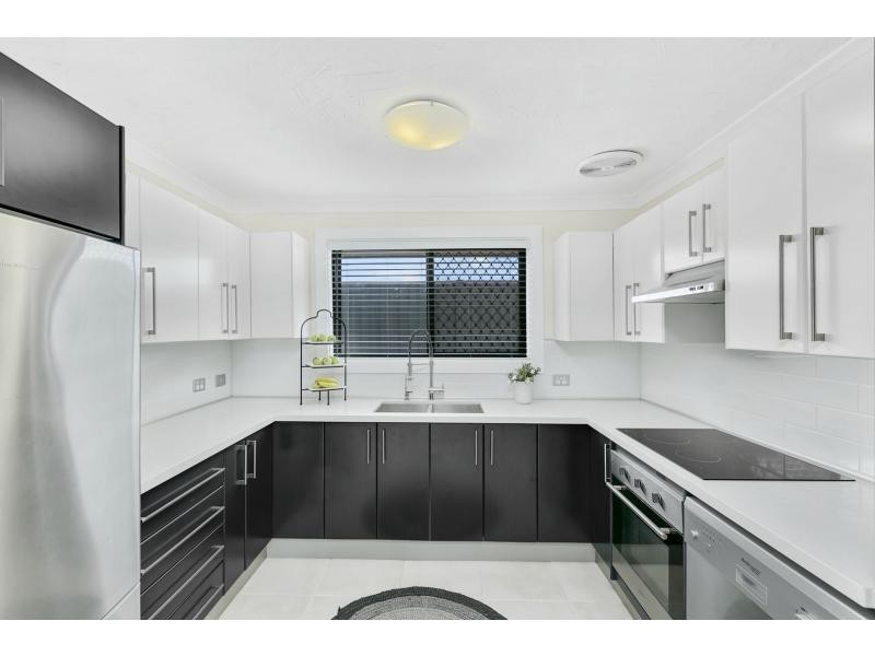 16 Pipit Parade, Burleigh Waters QLD 4220