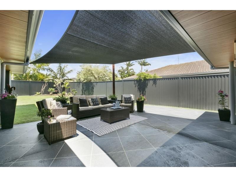 16 Pipit Parade, Burleigh Waters QLD 4220