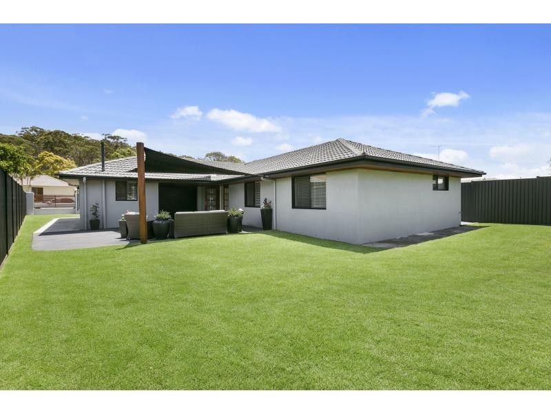 16 Pipit Parade, Burleigh Waters QLD 4220