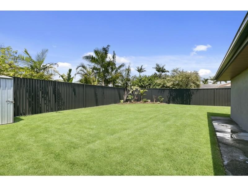 16 Pipit Parade, Burleigh Waters QLD 4220
