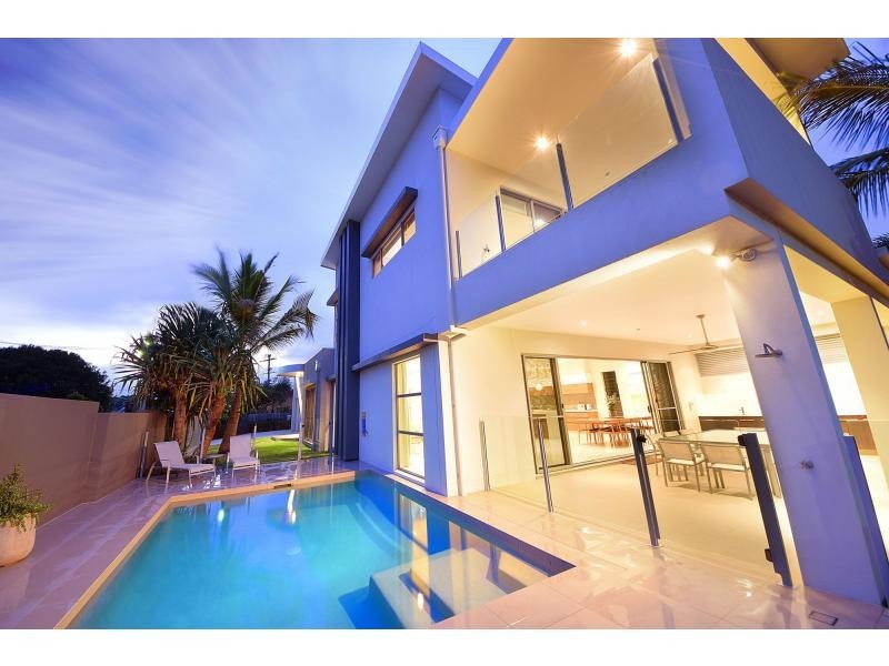 2 Lemana Lane, Burleigh Heads QLD 4220