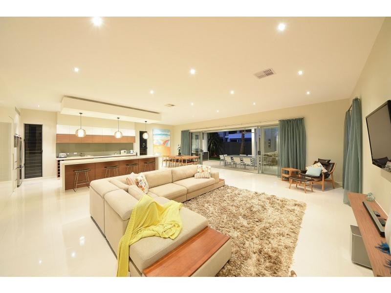 2 Lemana Lane, Burleigh Heads QLD 4220