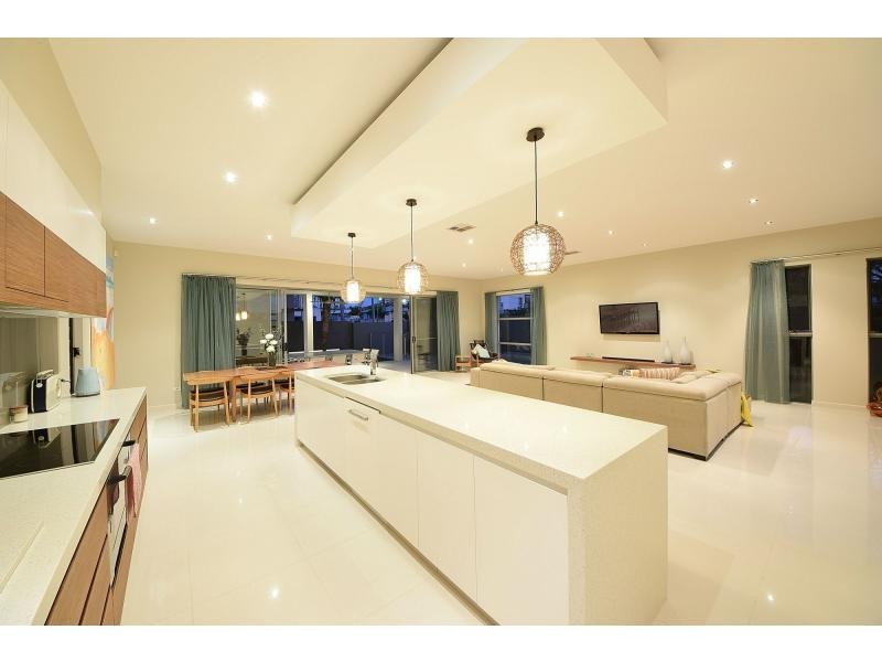 2 Lemana Lane, Burleigh Heads QLD 4220