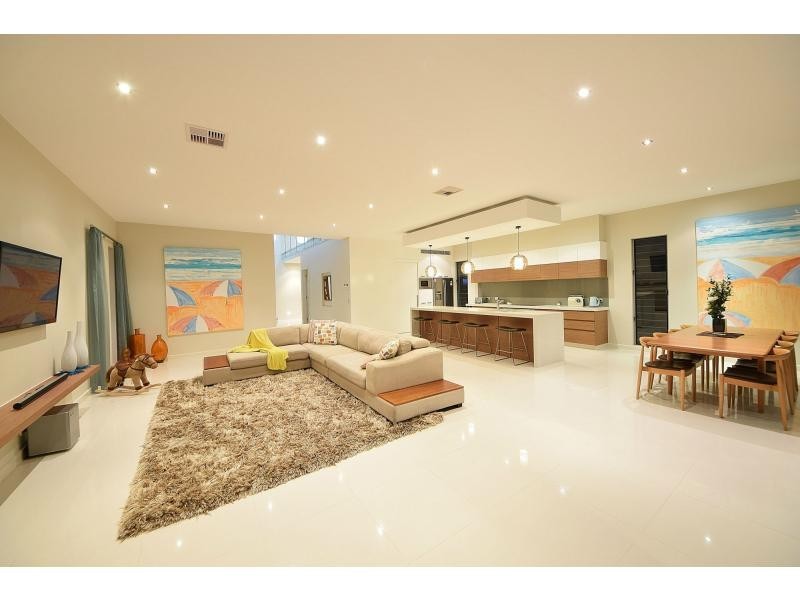 2 Lemana Lane, Burleigh Heads QLD 4220