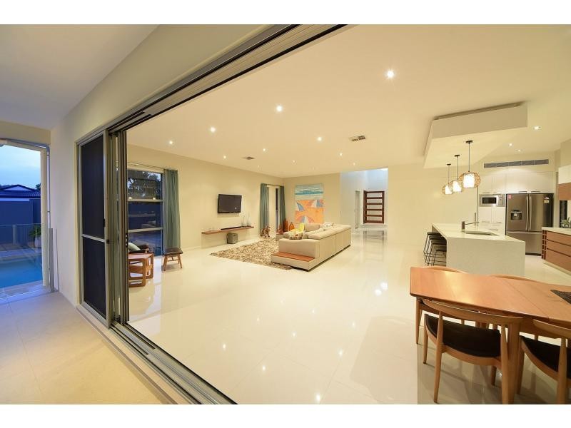 2 Lemana Lane, Burleigh Heads QLD 4220