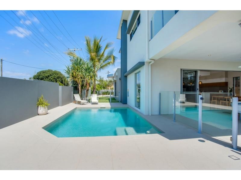 2 Lemana Lane, Burleigh Heads QLD 4220
