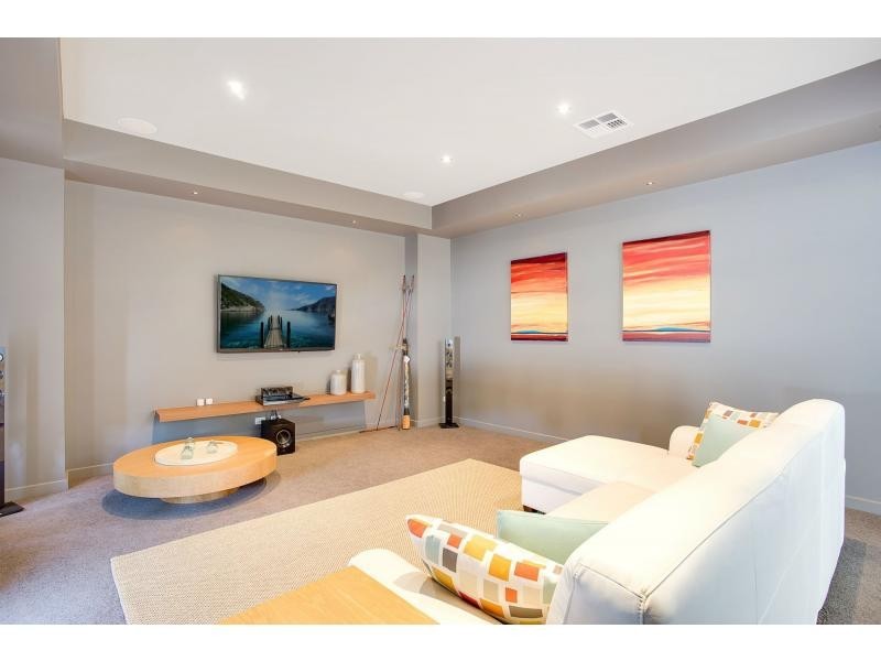 2 Lemana Lane, Burleigh Heads QLD 4220