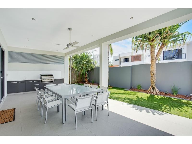 2 Lemana Lane, Burleigh Heads QLD 4220