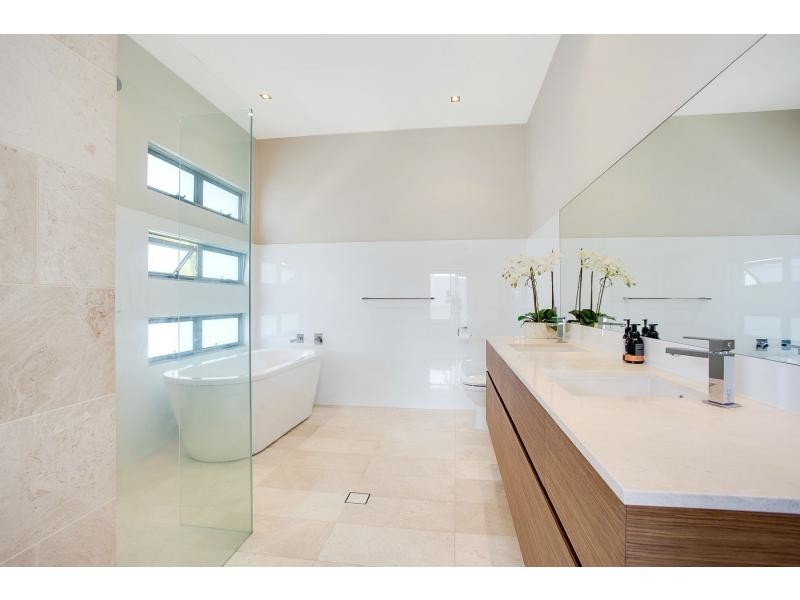 2 Lemana Lane, Burleigh Heads QLD 4220