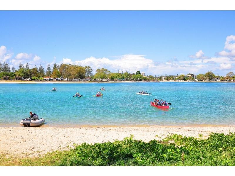 1/3 Parnki Parade, Palm Beach QLD 4221