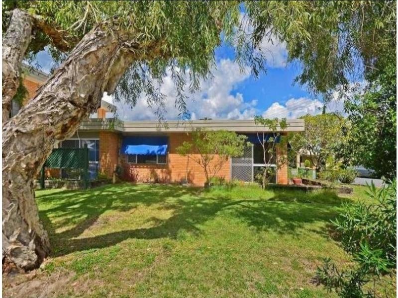 1/3 Parnki Parade, Palm Beach QLD 4221