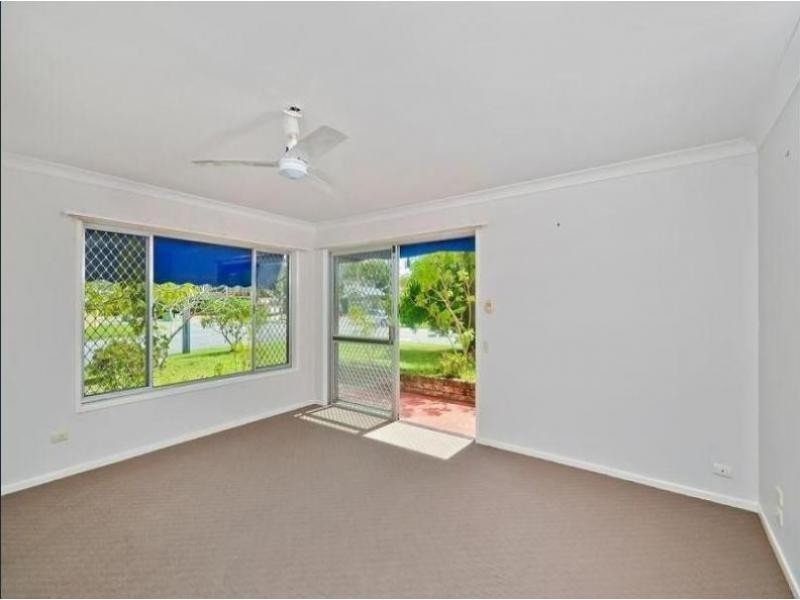 1/3 Parnki Parade, Palm Beach QLD 4221