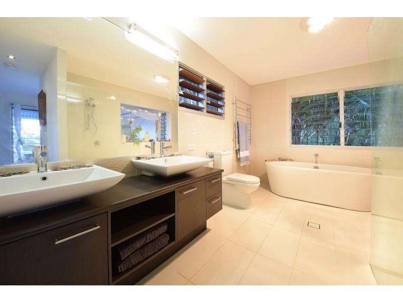 67 Rutledge Street, Coolangatta QLD 4225