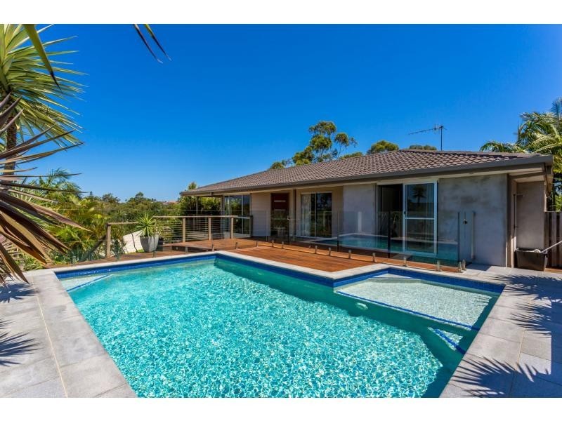 77 Angelica Street, Elanora QLD 4221