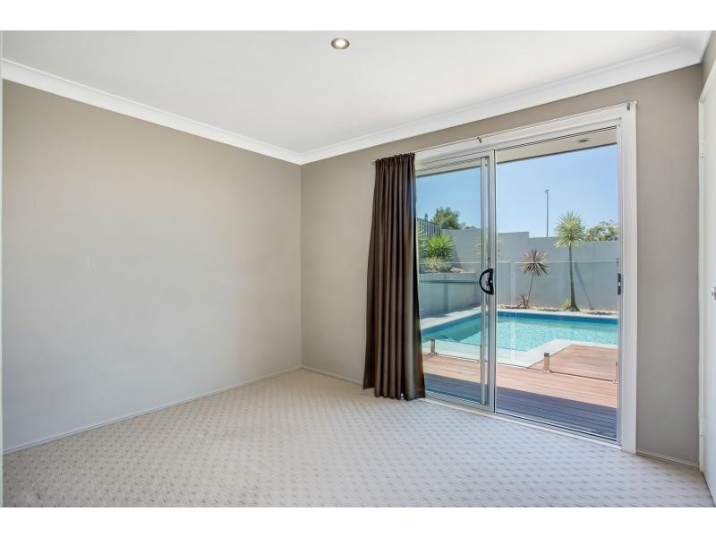 77 Angelica Street, Elanora QLD 4221