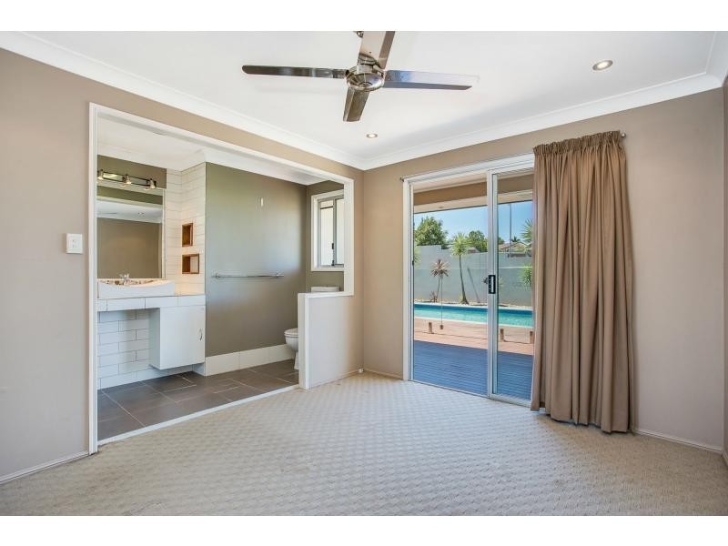 77 Angelica Street, Elanora QLD 4221