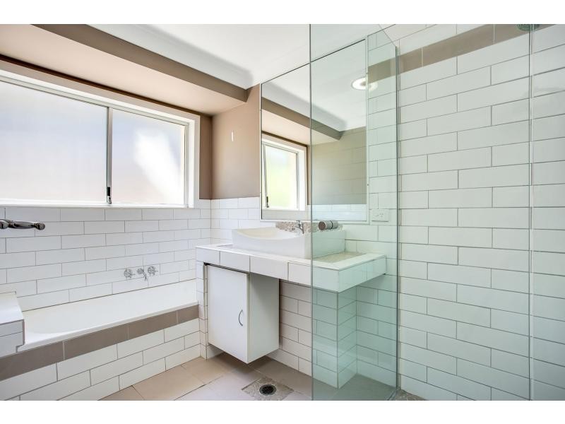 77 Angelica Street, Elanora QLD 4221