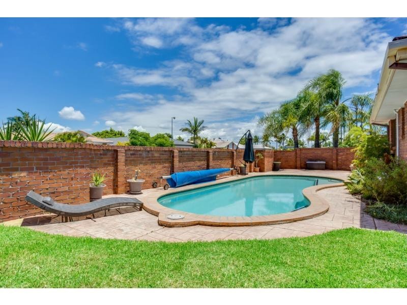 16 Cuckoo Crescent, Burleigh Waters QLD 4220