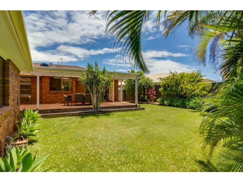 16 Cuckoo Crescent, Burleigh Waters QLD 4220