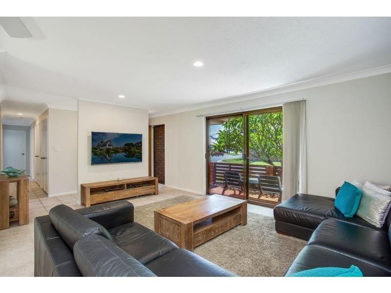 16 Cuckoo Crescent, Burleigh Waters QLD 4220