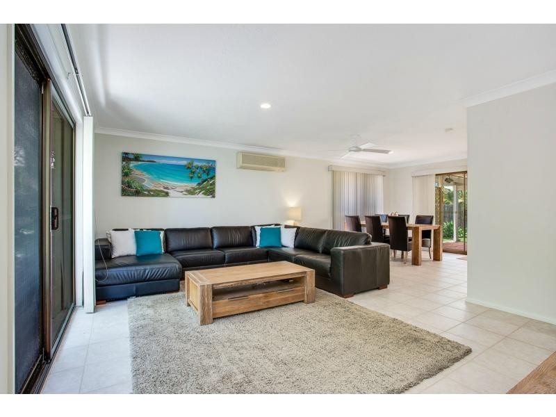 16 Cuckoo Crescent, Burleigh Waters QLD 4220
