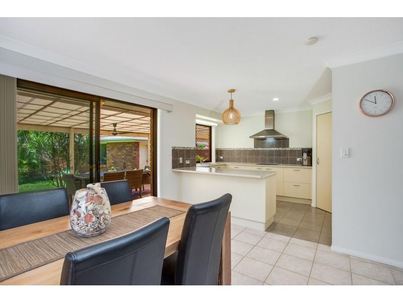 16 Cuckoo Crescent, Burleigh Waters QLD 4220
