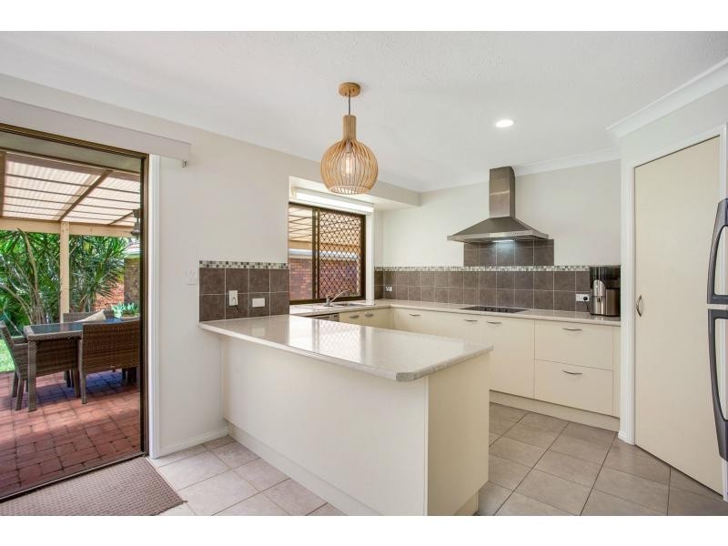 16 Cuckoo Crescent, Burleigh Waters QLD 4220