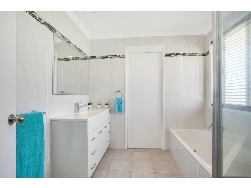 16 Cuckoo Crescent, Burleigh Waters QLD 4220