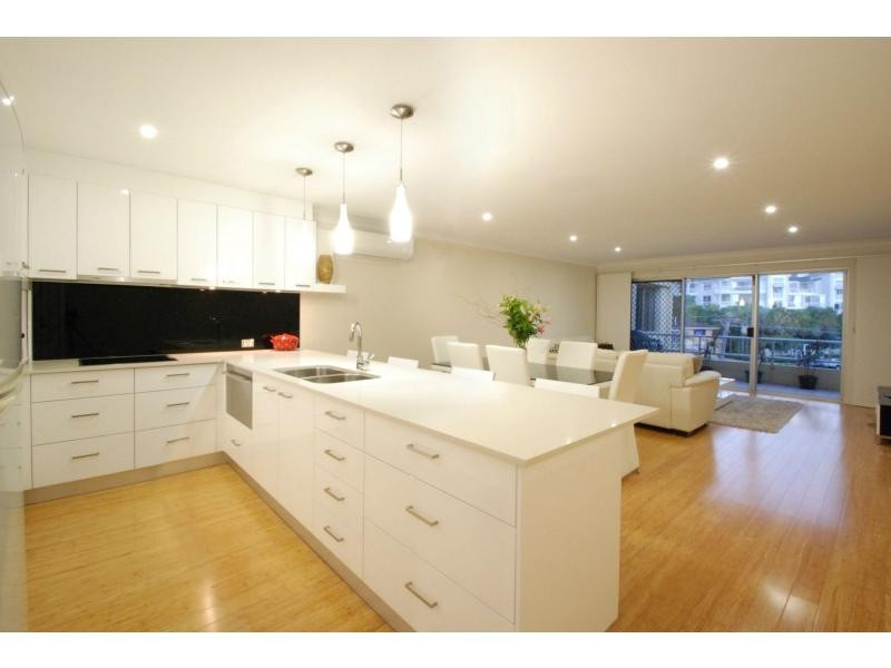 10/5 Australia Avenue, Broadbeach QLD 4218