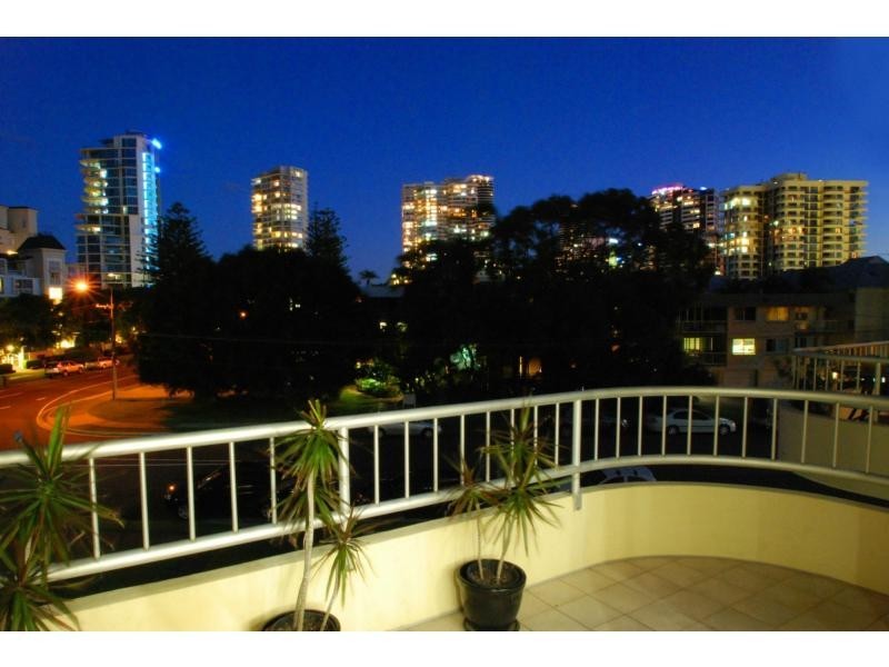 10/5 Australia Avenue, Broadbeach QLD 4218