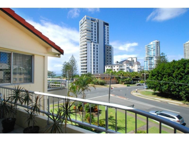 10/5 Australia Avenue, Broadbeach QLD 4218