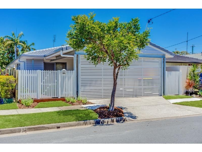 104 Chainey Avenue, Miami QLD 4220