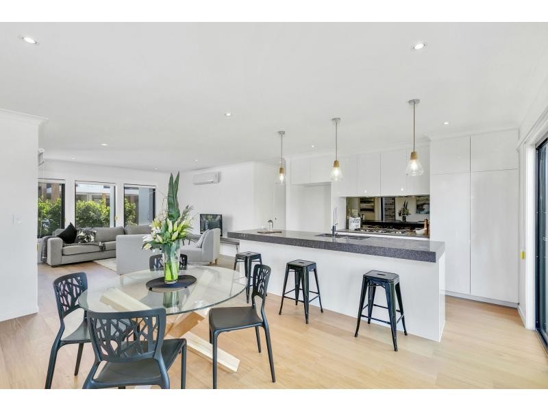 1/70 Galeen Drive, Burleigh Waters QLD 4220