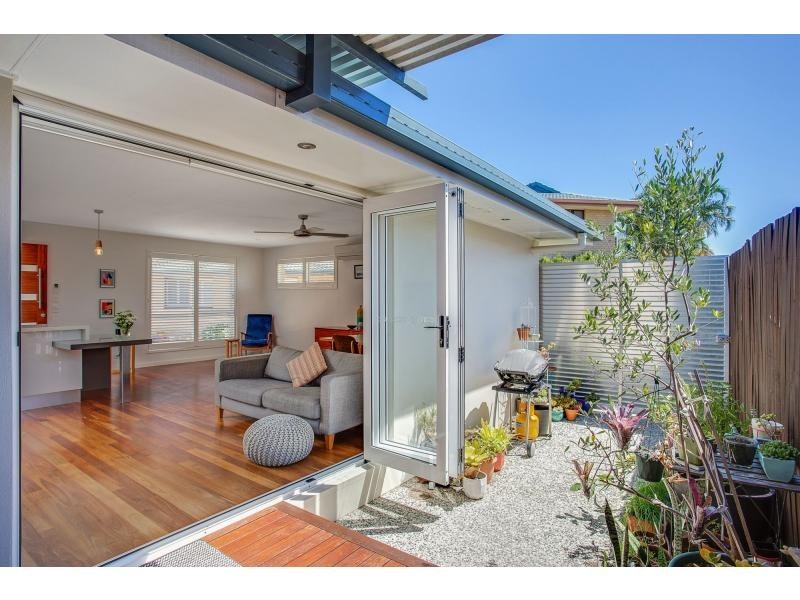 2/10 Cotinga Crescent, Burleigh Waters QLD 4220