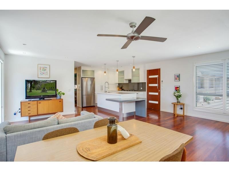2/10 Cotinga Crescent, Burleigh Waters QLD 4220