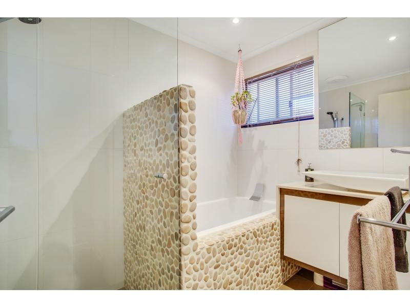 2/10 Cotinga Crescent, Burleigh Waters QLD 4220