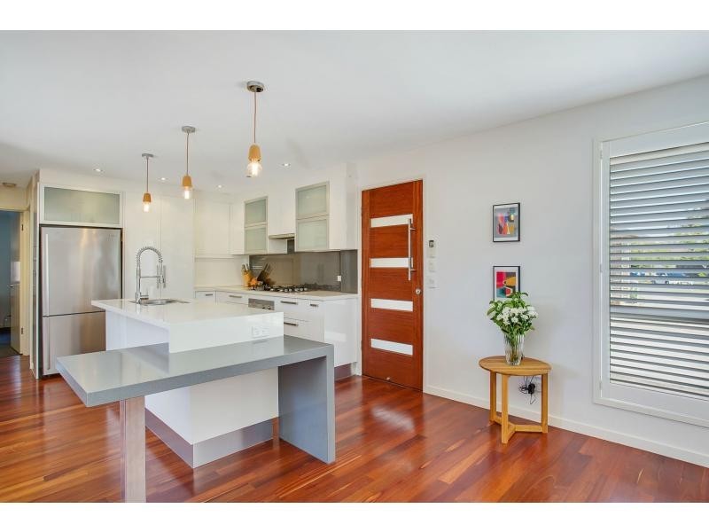 2/10 Cotinga Crescent, Burleigh Waters QLD 4220