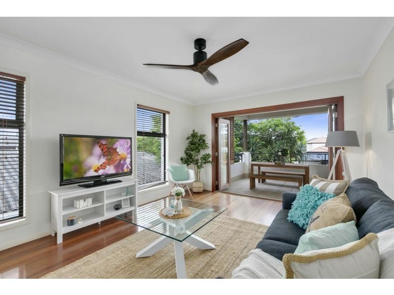 2/14 Miami Shore Parade, Miami QLD 4220