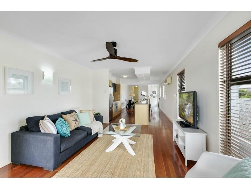 2/14 Miami Shore Parade, Miami QLD 4220