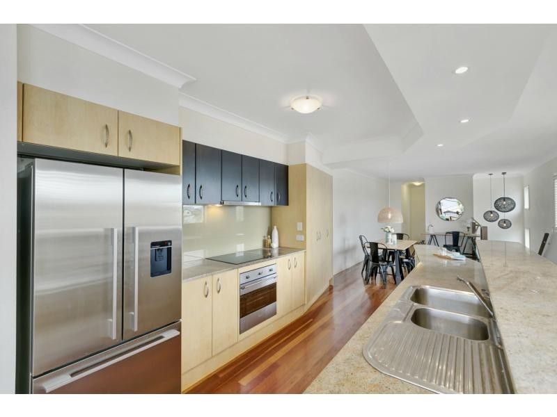 2/14 Miami Shore Parade, Miami QLD 4220