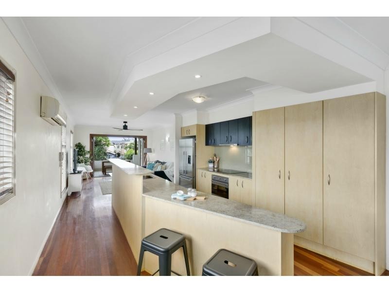 2/14 Miami Shore Parade, Miami QLD 4220