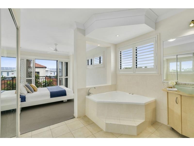 2/14 Miami Shore Parade, Miami QLD 4220