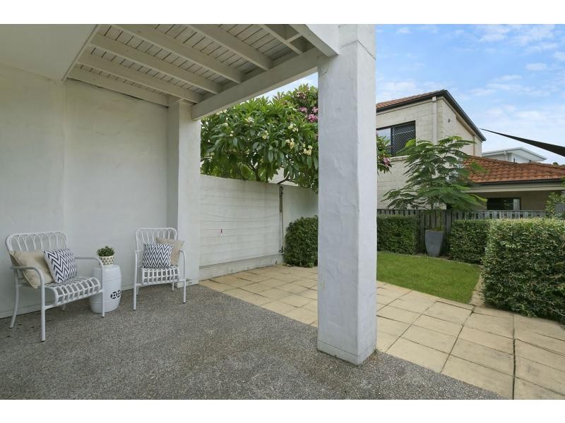 2/14 Miami Shore Parade, Miami QLD 4220