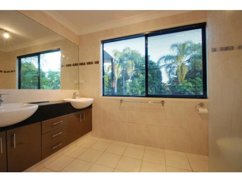 10 Bittern Avenue, Burleigh Waters QLD 4220