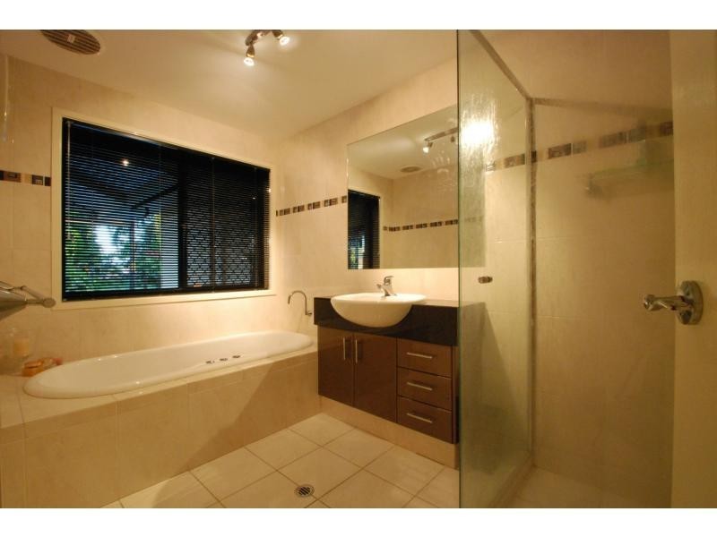 10 Bittern Avenue, Burleigh Waters QLD 4220