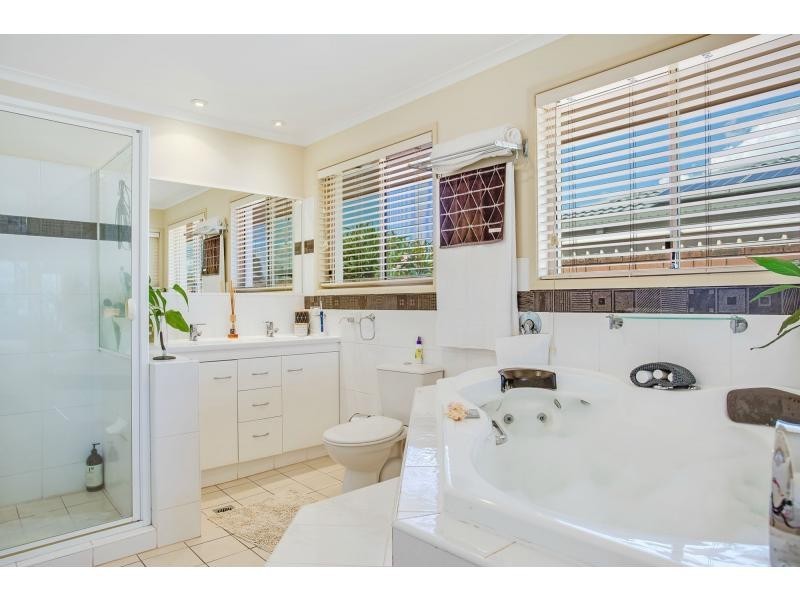 52 Jabiru Avenue, Burleigh Waters QLD 4220