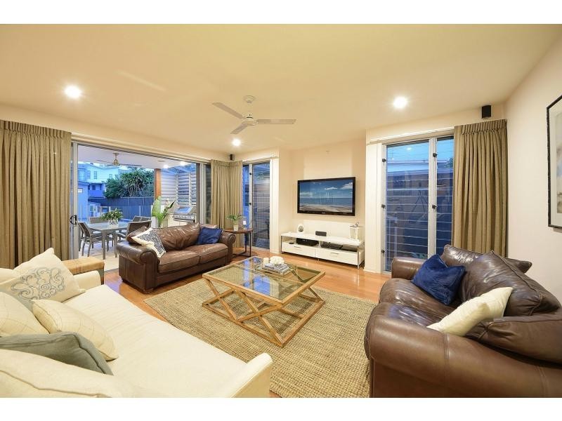 6 Elder Entrance, Burleigh Heads QLD 4220