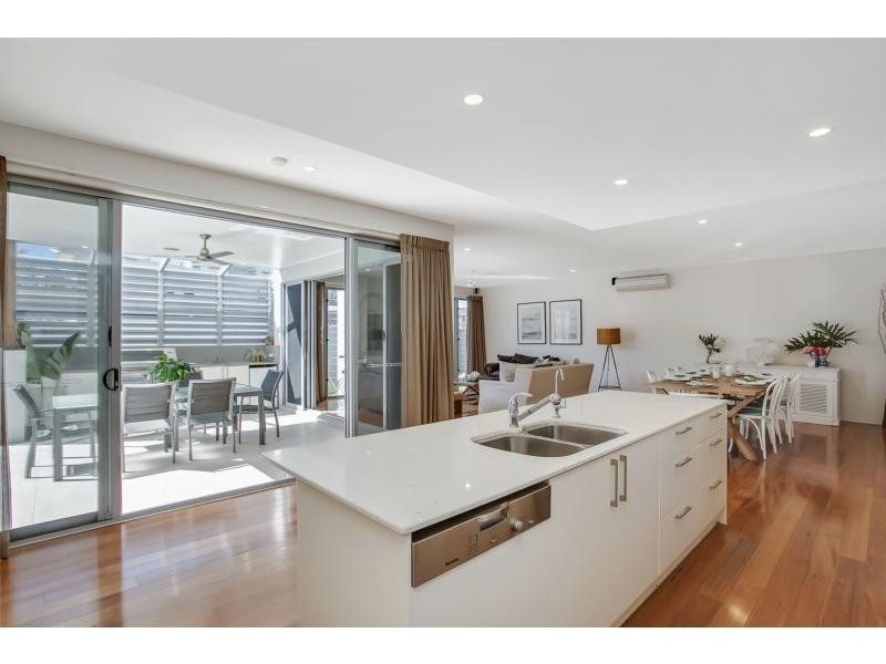 6 Elder Entrance, Burleigh Heads QLD 4220