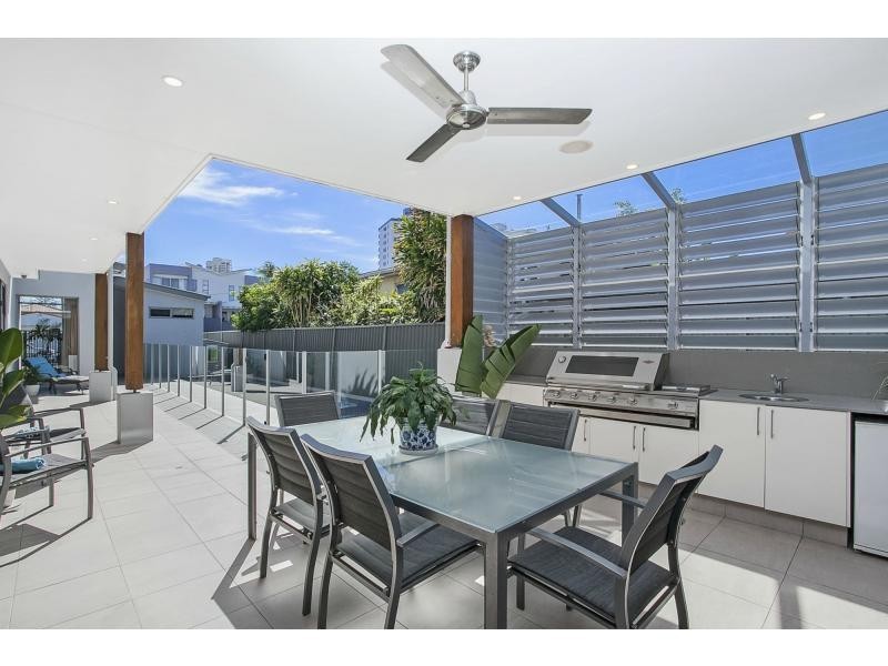 6 Elder Entrance, Burleigh Heads QLD 4220